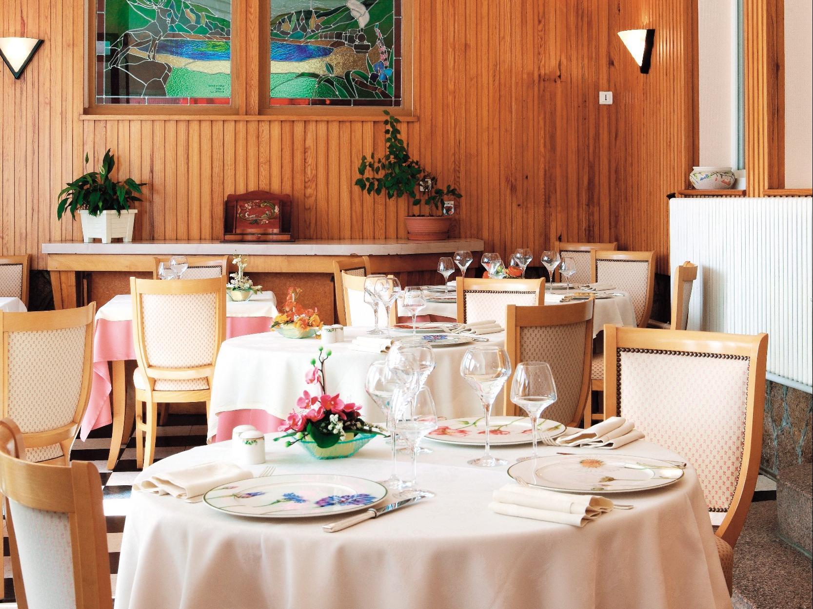 Logis Hotel & Restaurant Des Lacs Celles-sur-Plaine Exterior foto