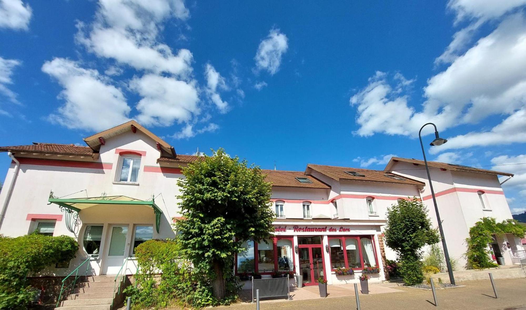 Logis Hotel & Restaurant Des Lacs Celles-sur-Plaine Exterior foto