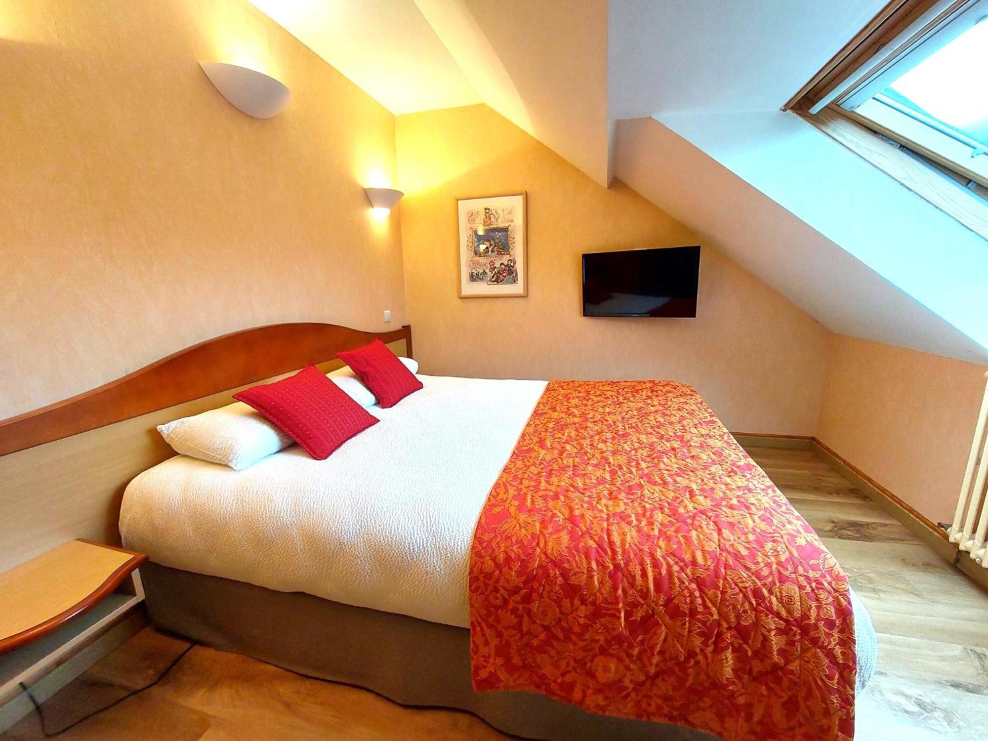 Logis Hotel & Restaurant Des Lacs Celles-sur-Plaine Exterior foto
